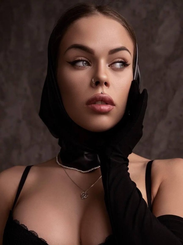 Полина из Трехгорный